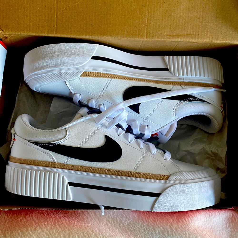 BNWB Nike Court Legacy lift